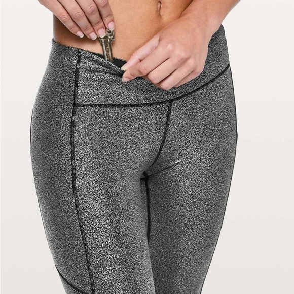 Lululemon Speed Up Tight Luminosity Foil Print Black Silver - Size 4 - Picture 3 of 14